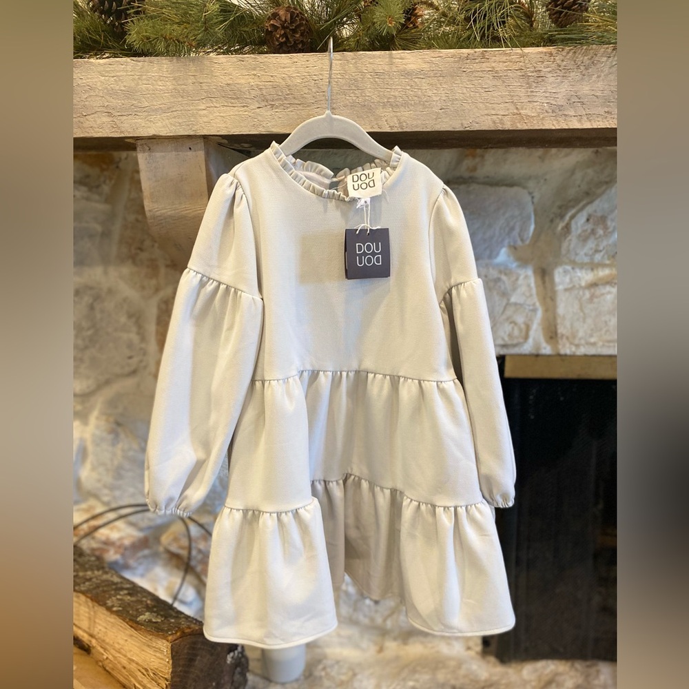 DouuoD Kids beige Dress size 8 girls fall winter boutique elegant layered